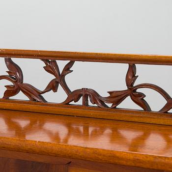 Karl Tirén, An Art Nouveau mahogany cabinet by A.B Naeslunds Möbelfabrik, Umeå, Sweden, approx. 1901.