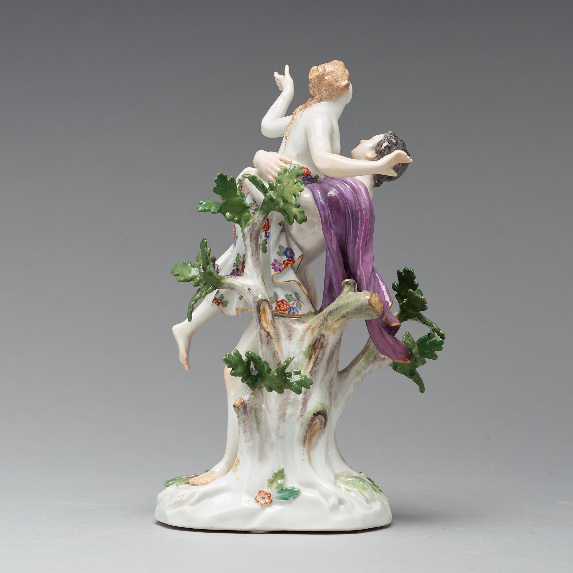 FIGURIN, porslin. "Boreas och Oreithyia". Meissen, tidigt 1900-tal.