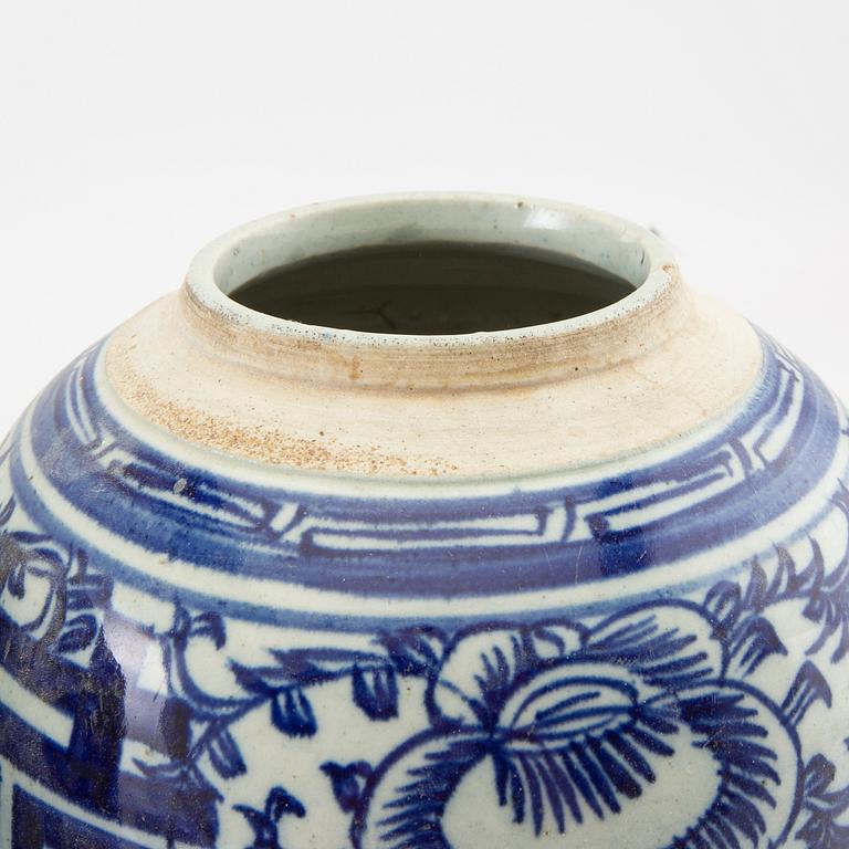 A set of two Chinese blue and white jars with covers, 20th century.