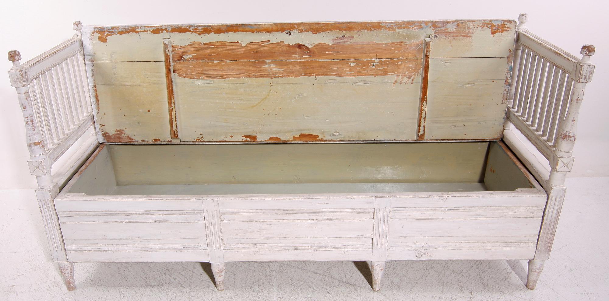 SOFFA. Gustaviansk stil. 1800-tal.