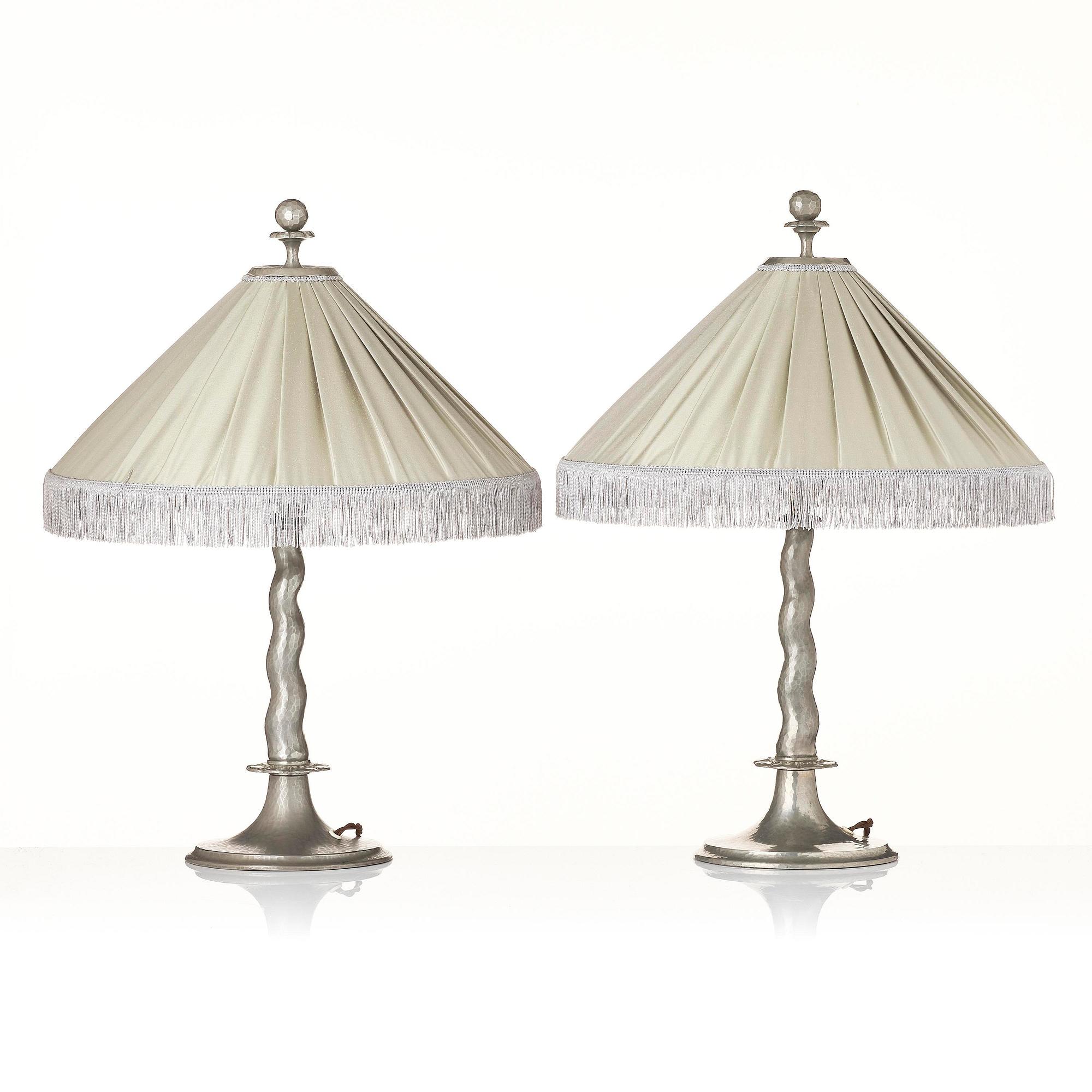 Harald Notini, bordslampor, ett par, modell 6891, Arvid Böhlmarks Lampfabrik, Stockholm, 1920-tal.