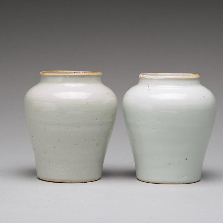 Two white glazed pots, Transiton, 17th Century.