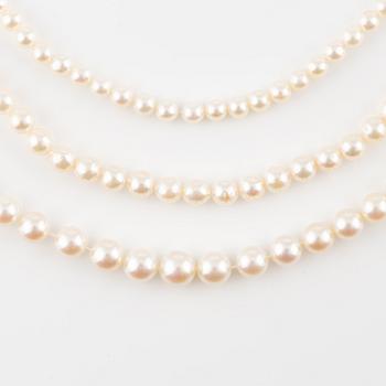 Three necklaces with cultured pearls, without clasps.