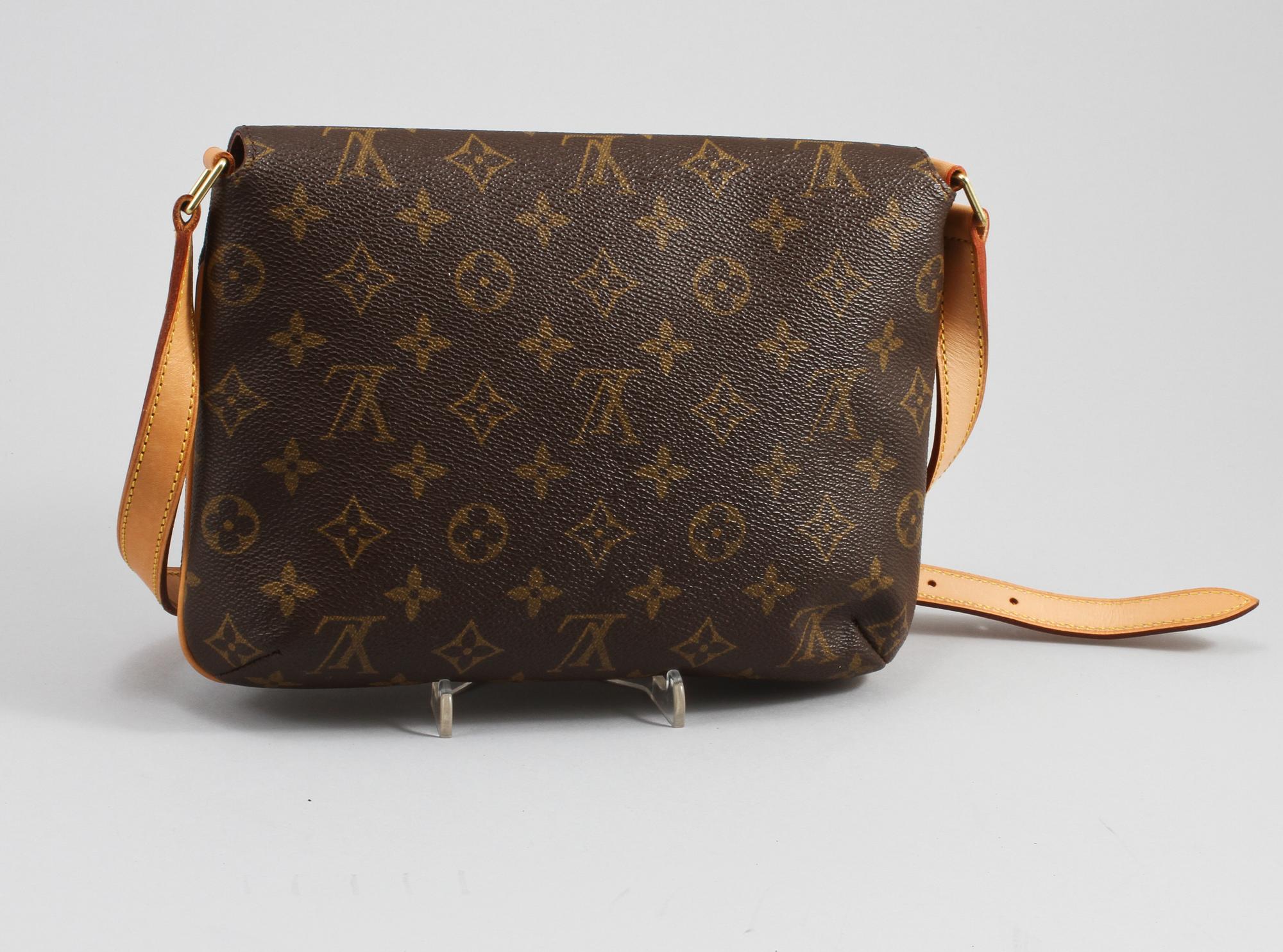 VÄSKA, "Musette Tango", Louis Vuitton.