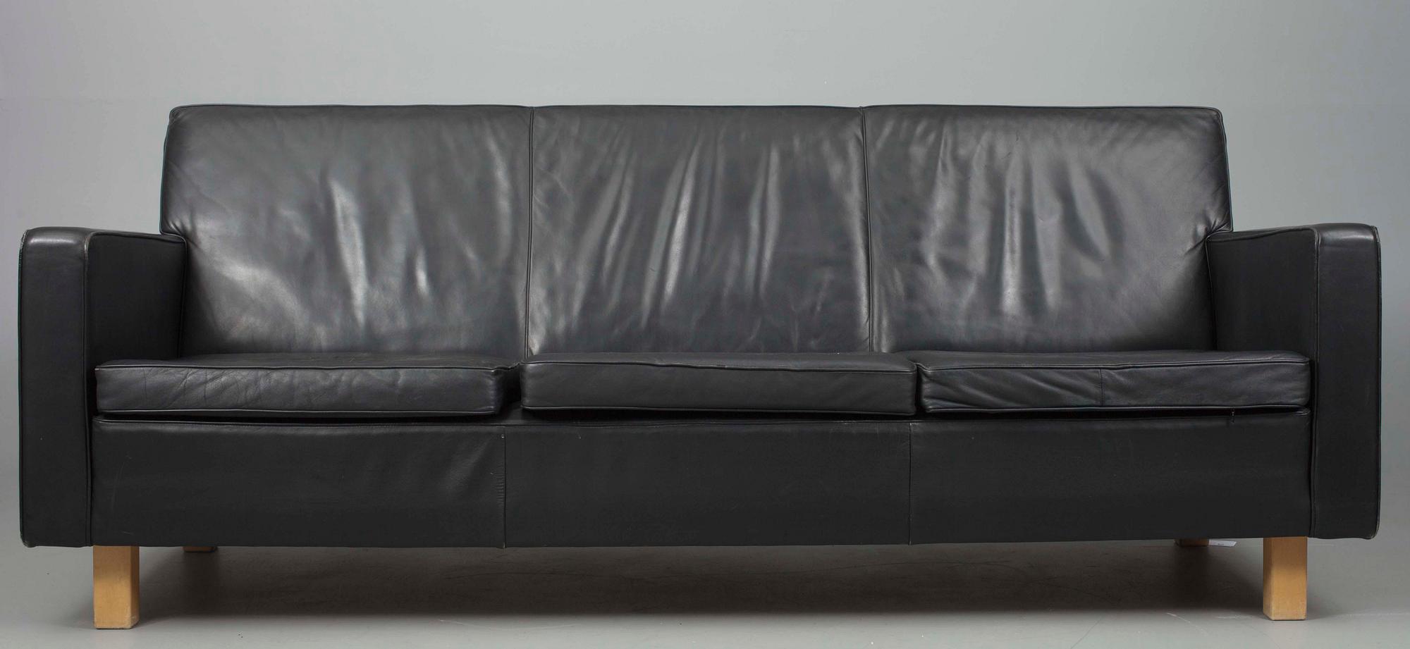 SOFFA modell 576, skinn, design Aino Aalto, Artek.