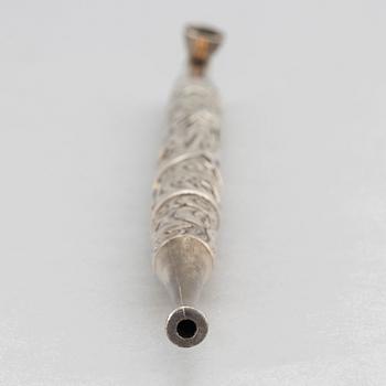 A Japanese silver opium pipe, Meiji period (1868-1912).