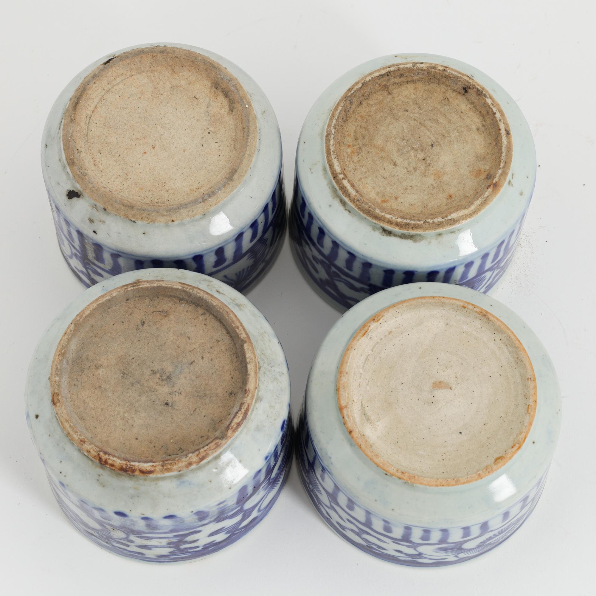 Fyra rökelsekar/ytterfoder, porslin, Kina, sen Qingdynasti, 18/1900-tal.