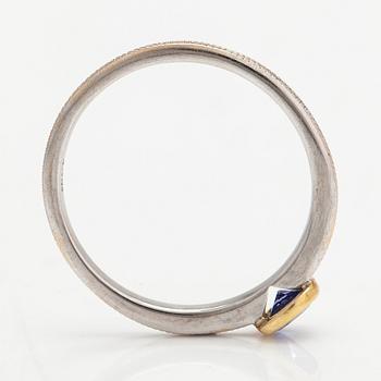 An 18K white gold ring with a tanzanite.