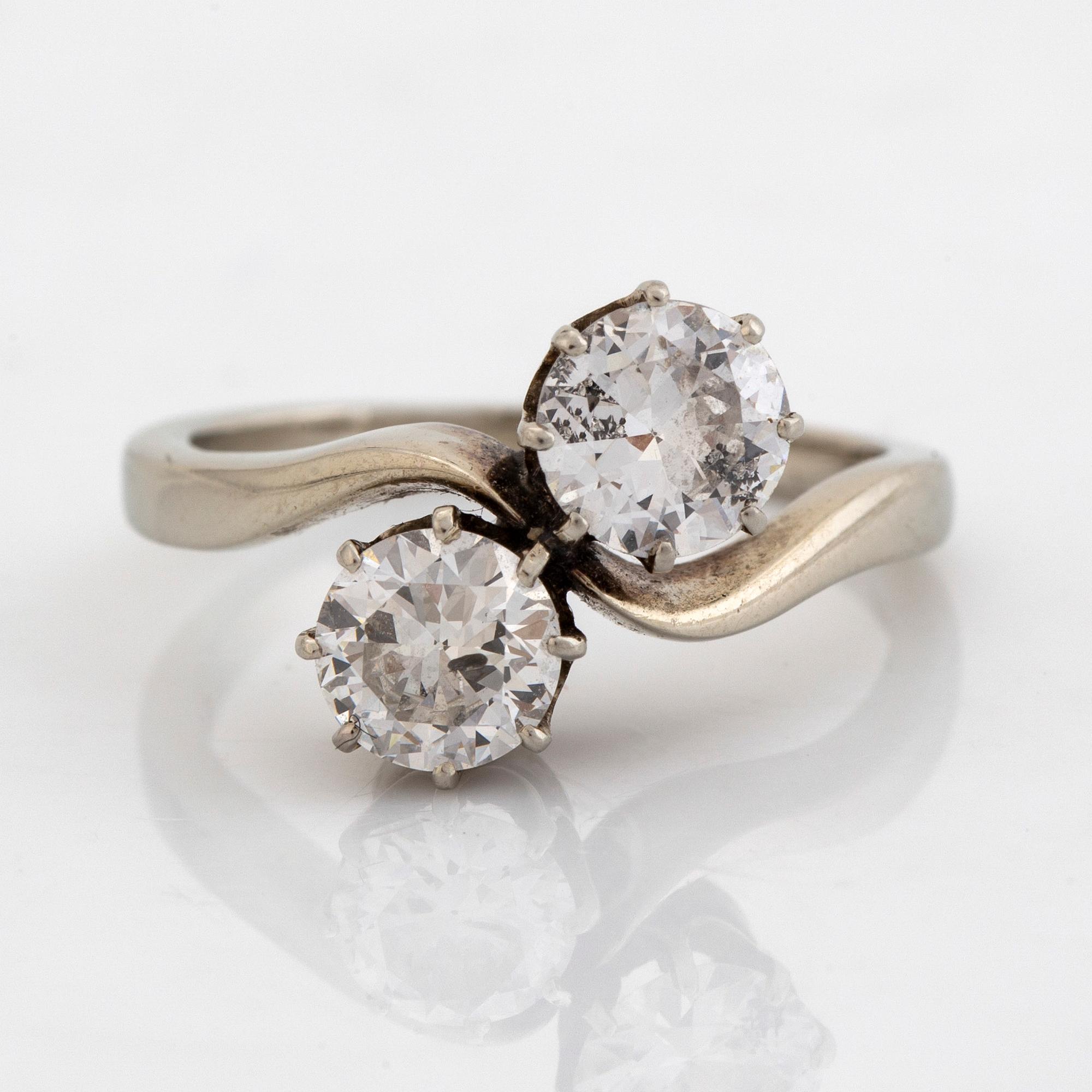 Old cut diamond 'toi et moi' ring.