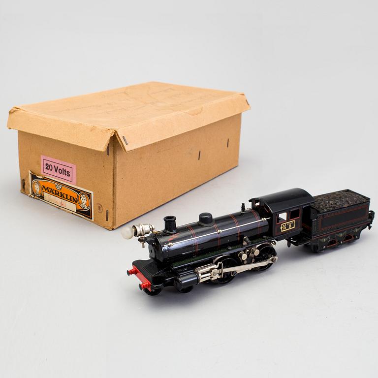 A tinplate Märklin steam locomotive with tender F 13040, 0 Gauge, Germany, 1920s.
