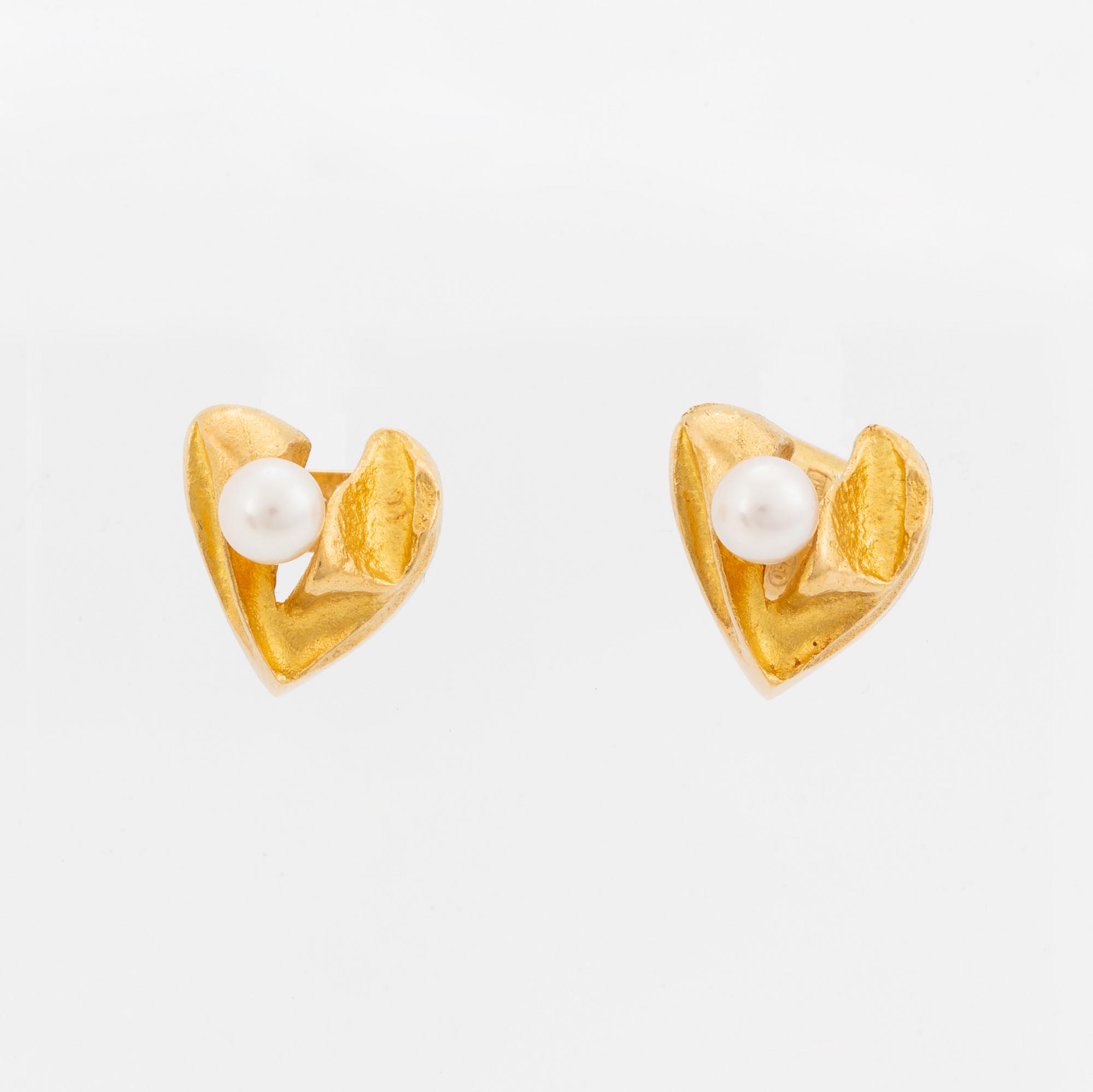 Lapponia, 18K gold and pearl earrings.