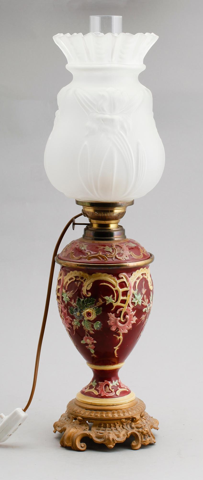 BORDSFOTOGENLAMPA, majolika, sent 1800-tal.