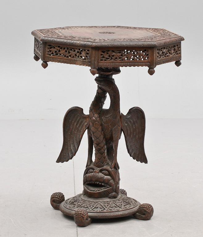 STOLAR, ett par, samt BORD, Asien, 1900-tal.