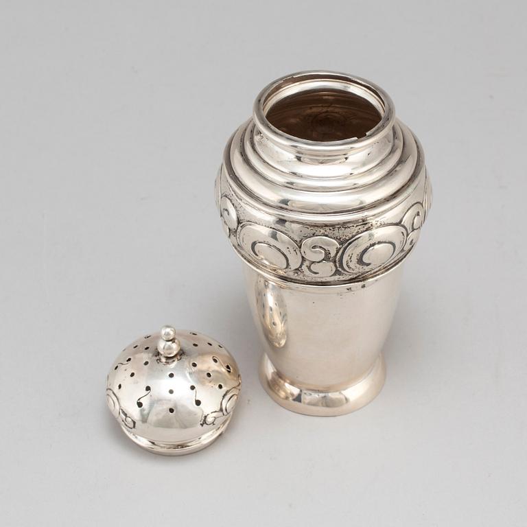 GRANN & LAGLYE, a silver sugar shaker, art nouveau Copenhagen 1915.