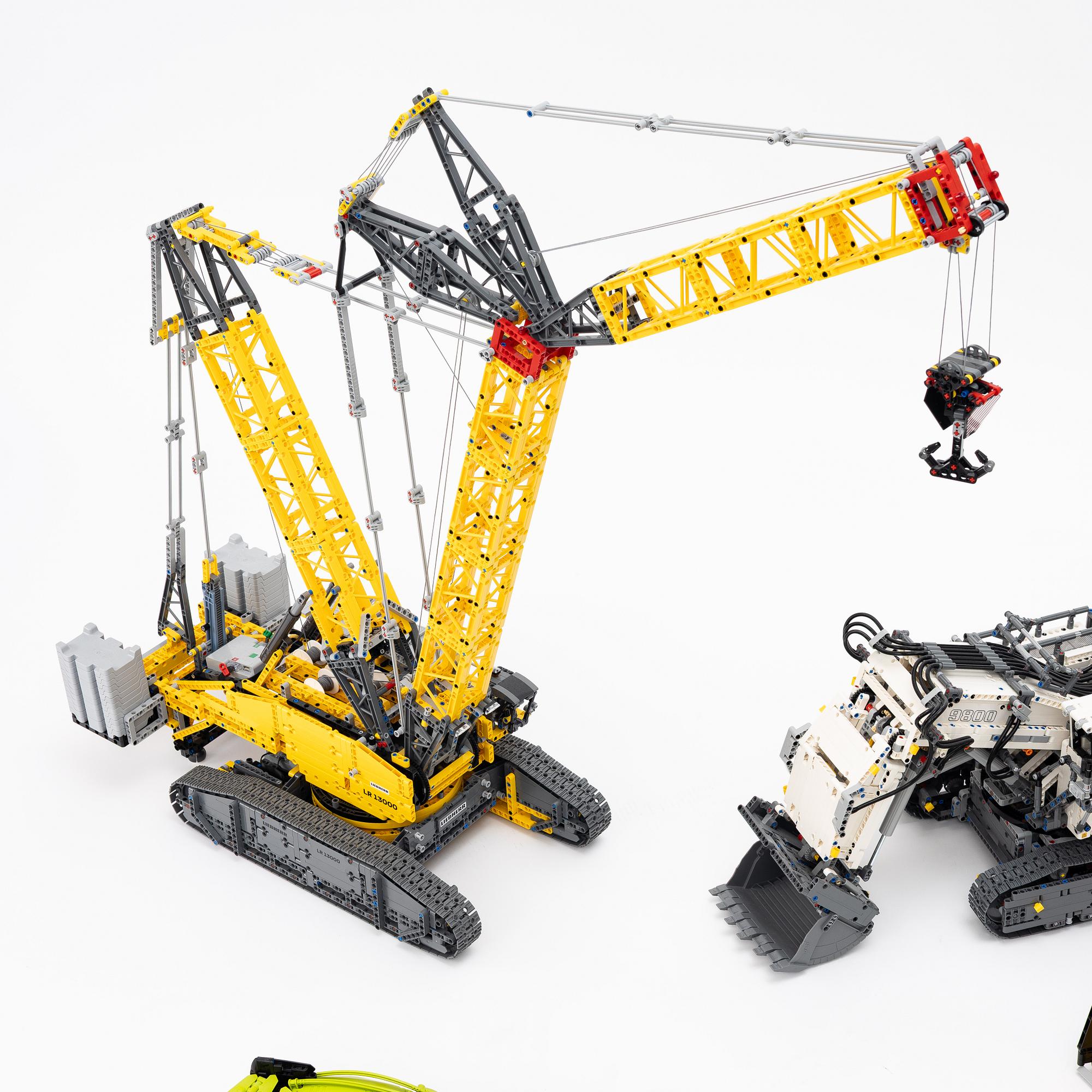 Lego, 4 byggda modeller.