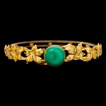 A BRACELET, cabochon cut malachite, 18K gold. A. Tillander 1947.