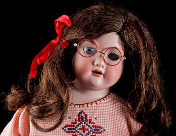 DOCKOR, 2 st, porslinshuvuden, Tyskland 1900-talets första hälft.