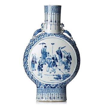 A blue and white moon vase, Qing dynasty, 19th Century.