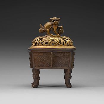 185. A bronze cencer with later cover. Ming dynasty and Qing dynasty.