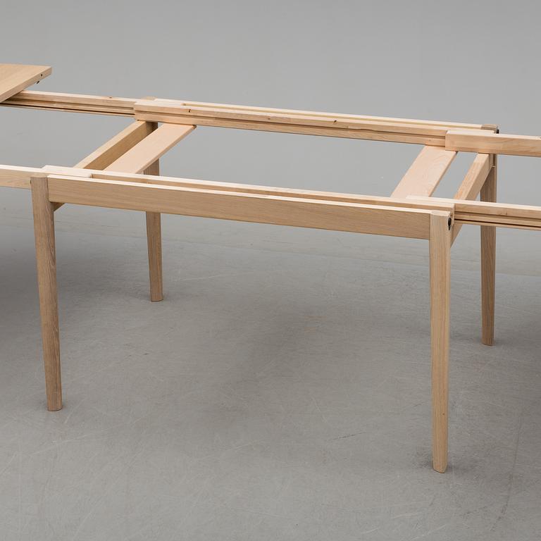 SKOVBY MÖBLER, matbord  SM78, med 4 iläggsskivor, 2000-tal.