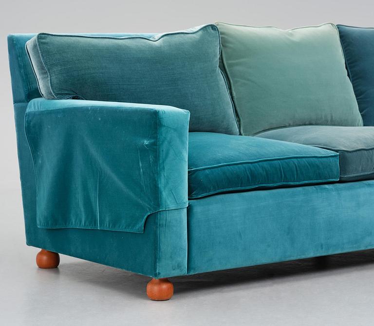 Josef Frank, a sofa model 3031, Firma Svenskt Tenn, 2018.