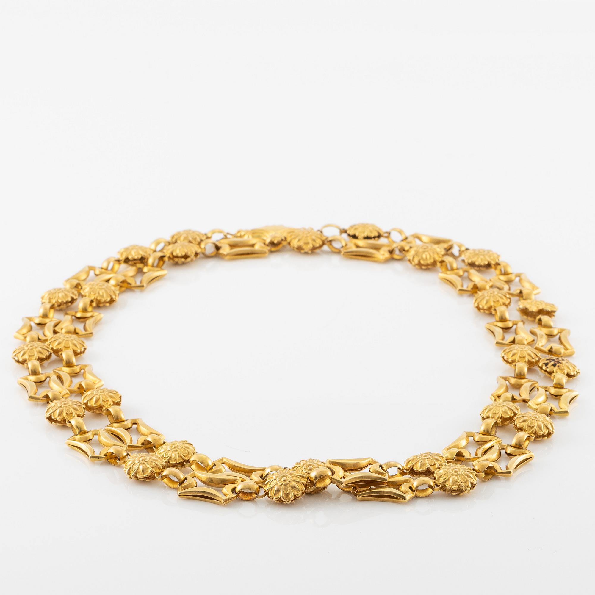 A necklace and a pair of earrings 18K gold, 19th century.