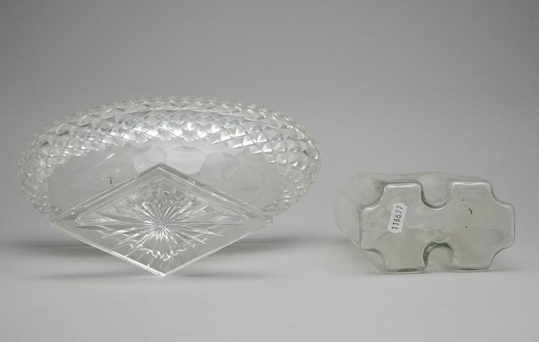 FLASKA samt SKÅL, kristall och glas, 1800/1900-tal.