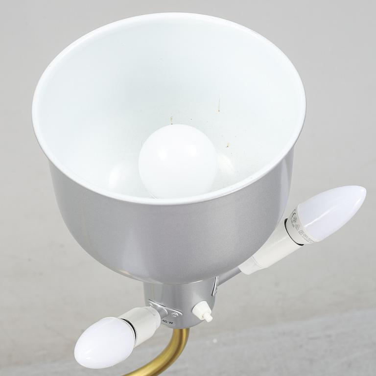 Josef Frank golvlampa, "Stora kamelen", model 2568, Firma Svenskt Tenn.