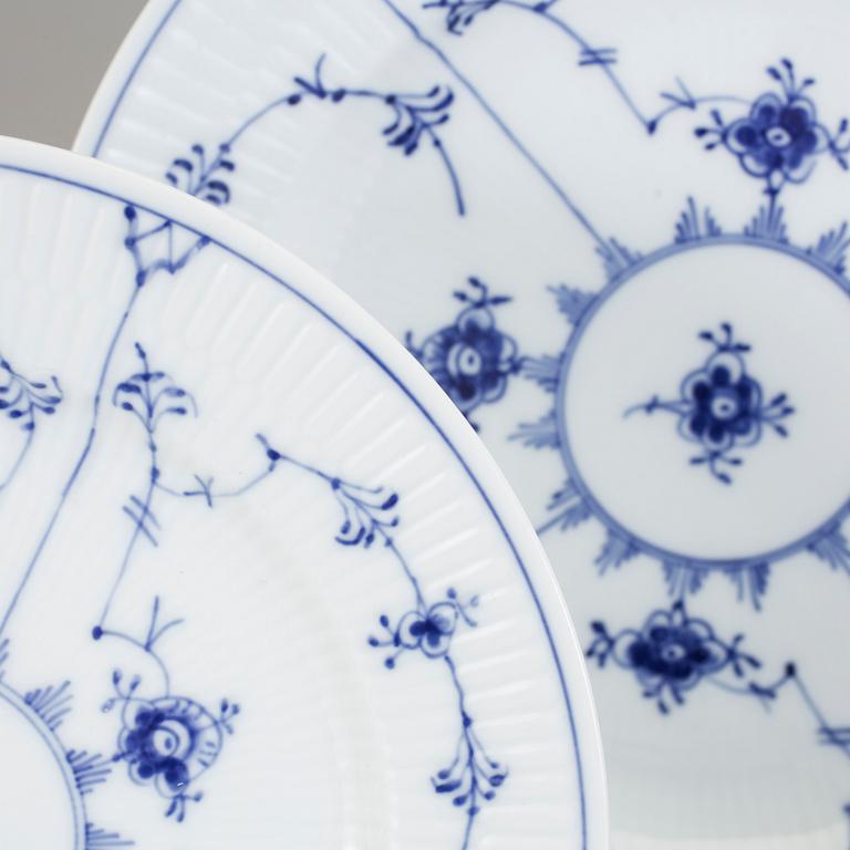 SERVISDELAR, 41 delar, porslin, "Musselmalet", Royal Copenhagen.