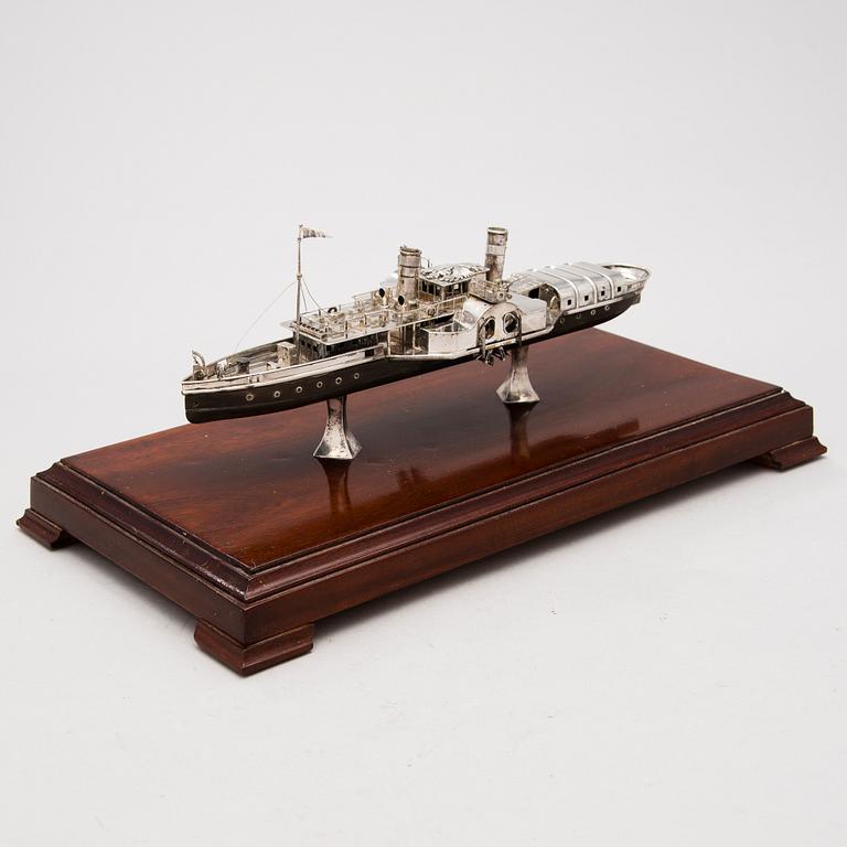 A Russian silverand wood model ship, maker's mark KH, Saint Petersburg 1908-1917.