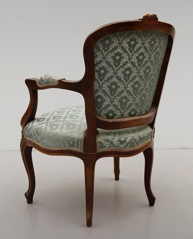 KARMSTOLAR, 3 st, (2+1) rokokostil, 1900-talets första hälft samt 1900-talets mitt.