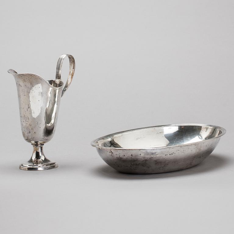 A Swedish early 19th century silver hand-jug and dish, mark of Pehr Zethelius, Stockholm 1809.