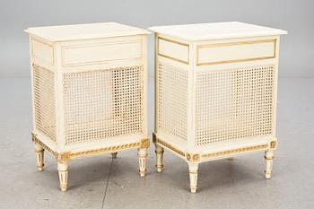 NATTDUKSBORD, 2 st snarlika. Gustaviansk stil. 1900-talets slut.