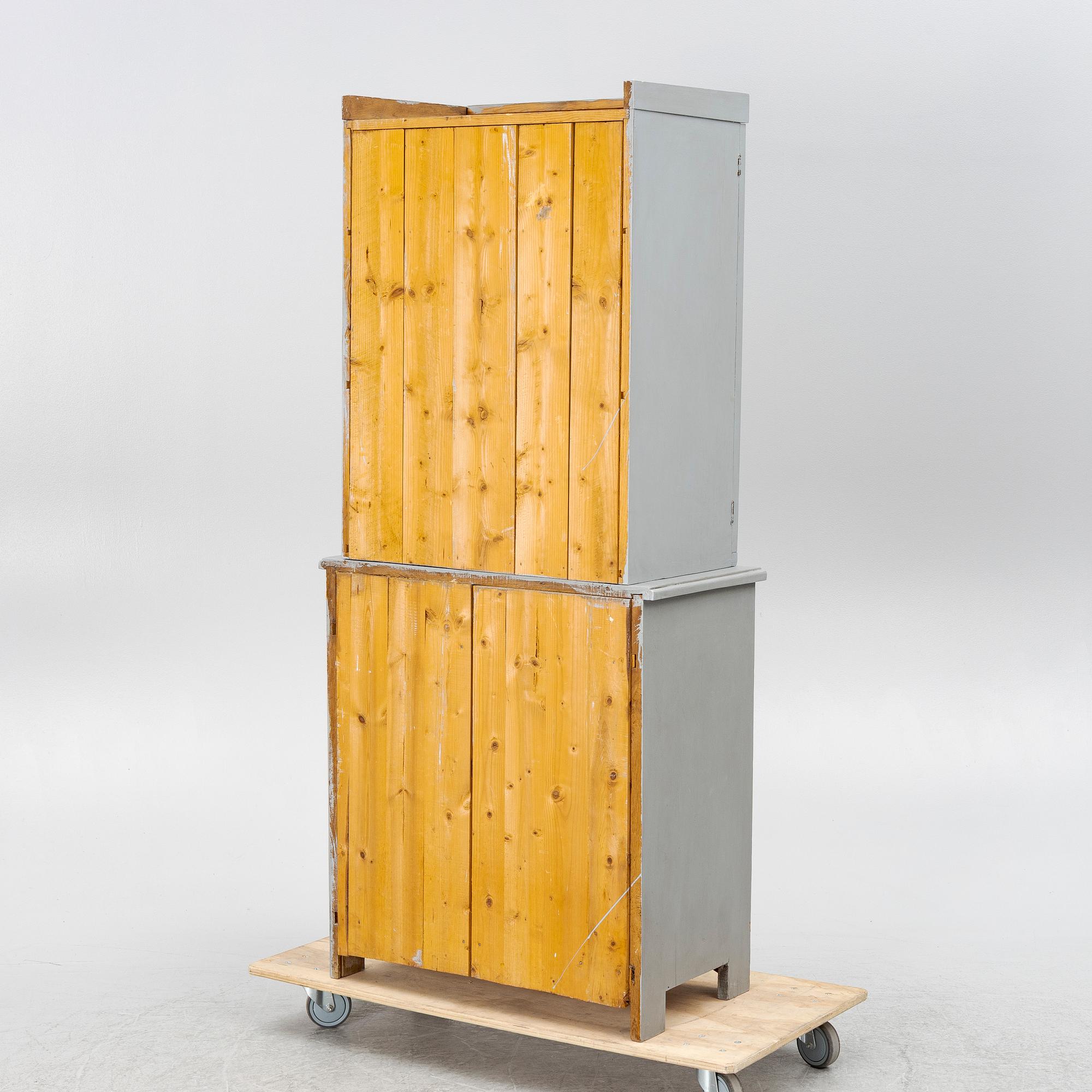 Vitrinskåp, omkring 1900.