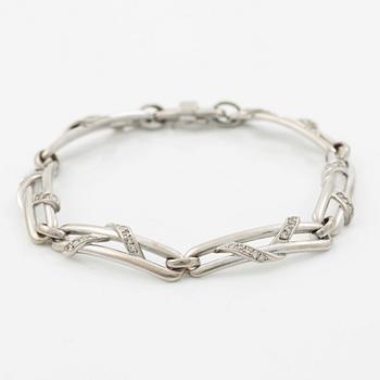 Engelbert bracelet 18K white gold with round brilliant-cut diamonds.