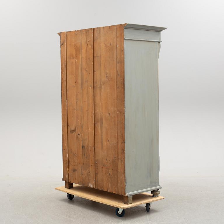 KLÄDSKÅP, omkring år 1900.