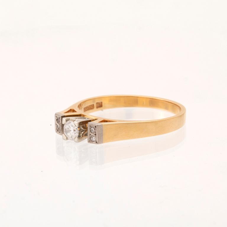 Ring in 18K white and red gold with round brilliant-cut and single-cut diamonds by G. Dahlgren & Co Malmö, 1967.