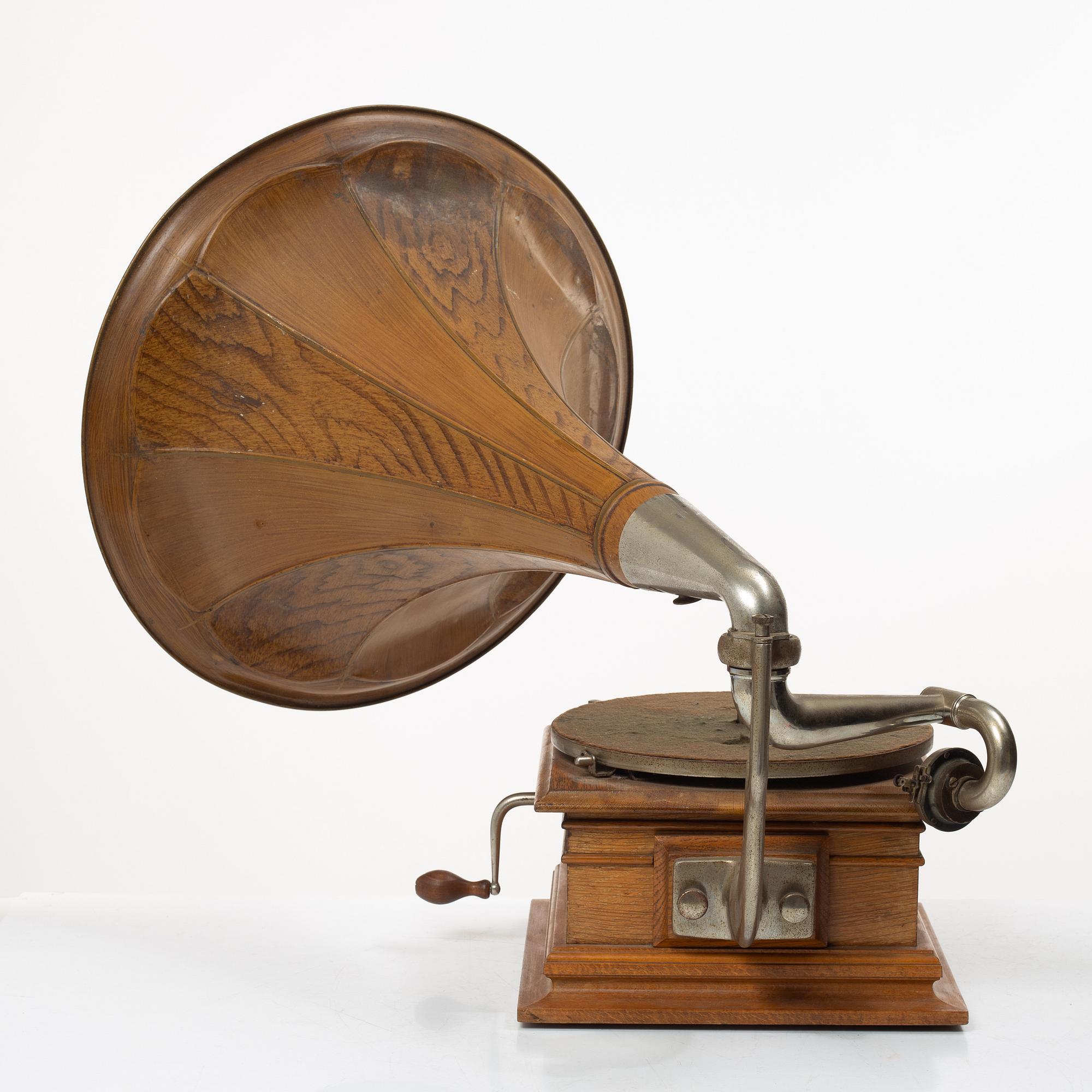 A gramophone, early 20th century, U.S.A.