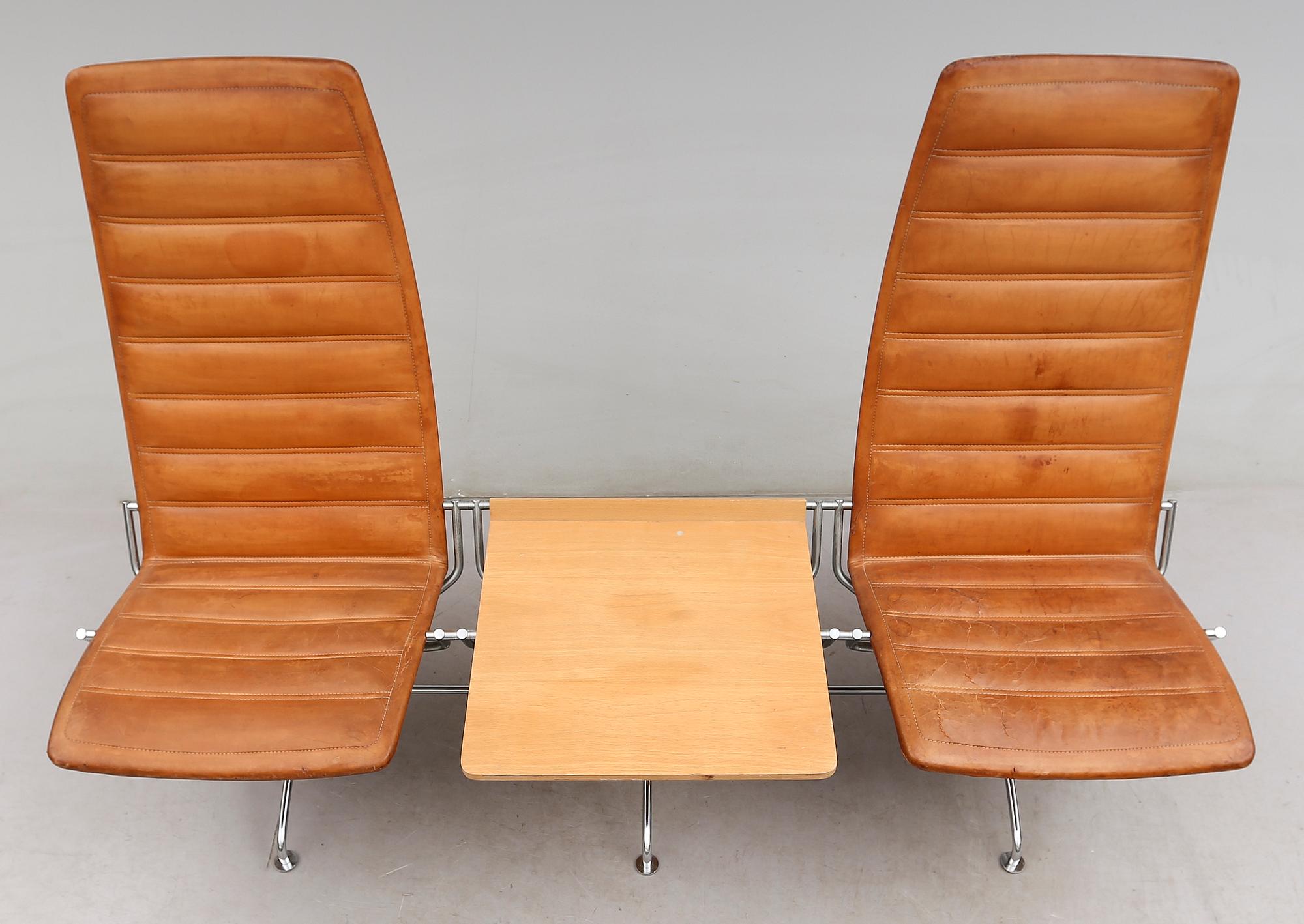 FÅTÖLJER 1 PAR SAMT BORD, "SAS Chair Series", Fritz Hansen, 1982.