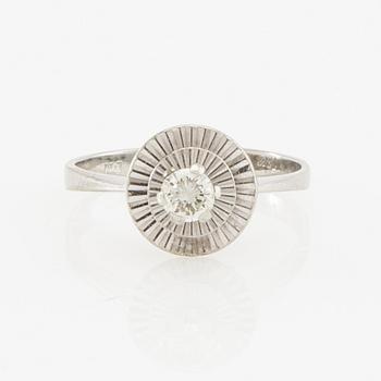Ring 18K white gold set with a round brilliant-cut diamond.