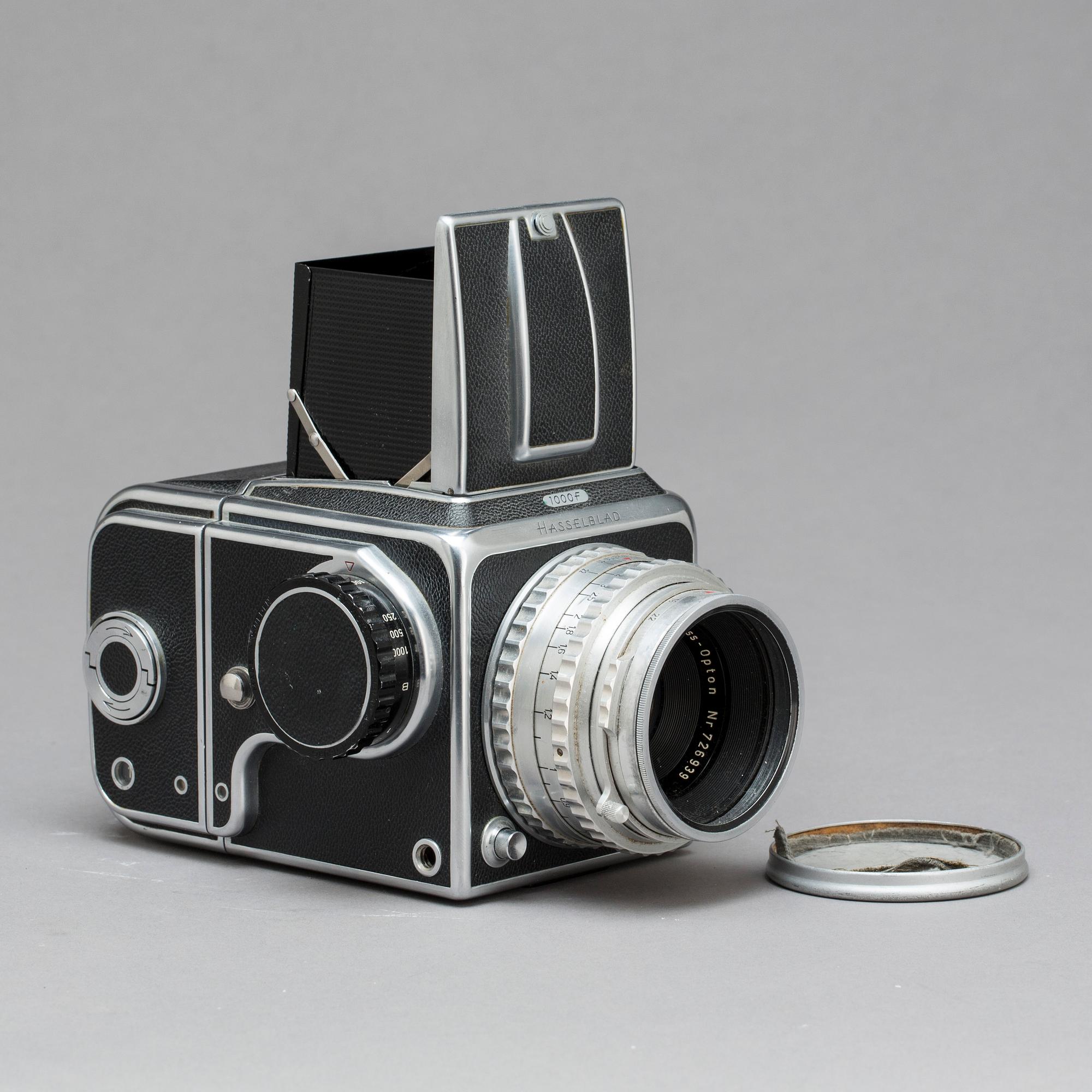 KAMERA Hasselblad 1000F samt objektiv Tessar 1:28 80 mm Zeiss-Opton nr 726939.