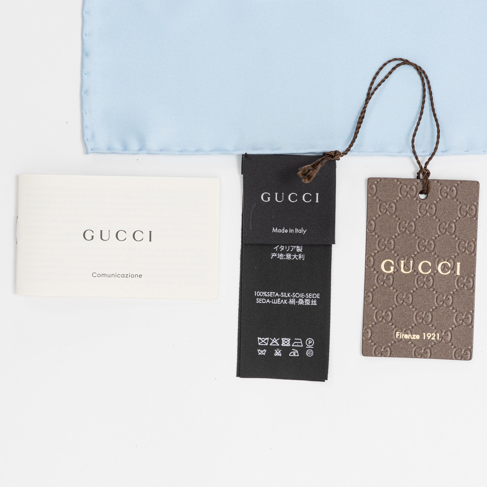 Gucci, a 'Flora' twill silk scarf.