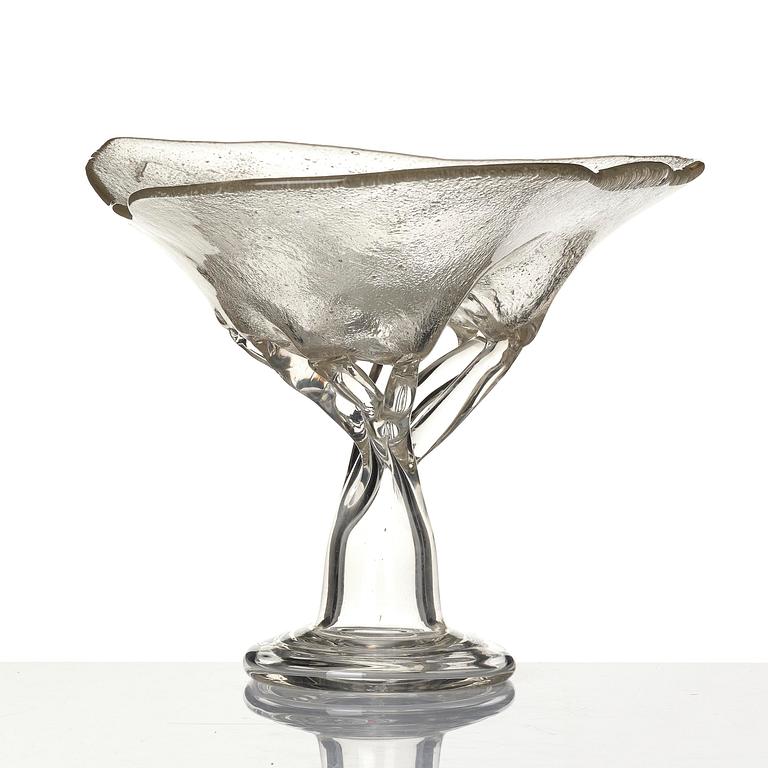 Oiva Toikka, a "Pinja" footed glass bowl, Nuutajärvi, Notsjö, Finland, probably 1980s.