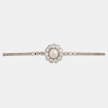 862. A possibly oriental saltwater pearl and old-cut diamond brooch. Cirka 1910 - 20's.