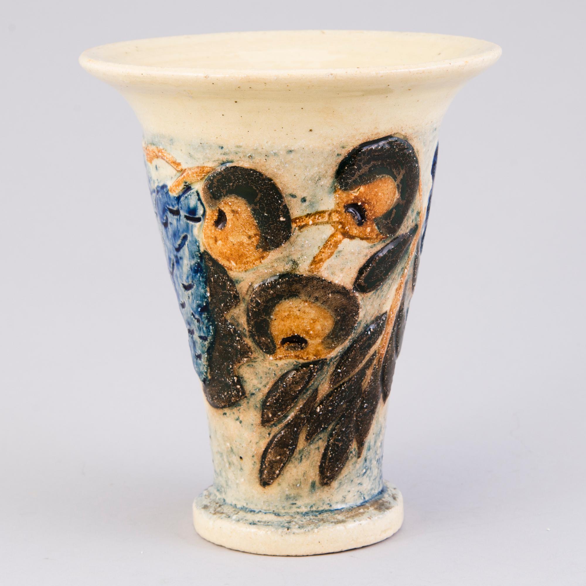 GERDA THESLEFF, A ceramic bowl signed GT.