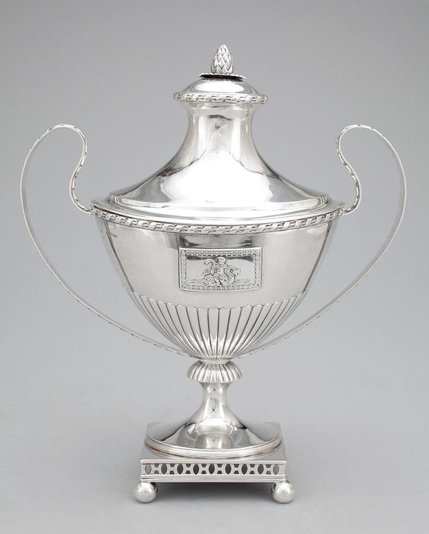 SOCKERSKÅL MED LOCK, silver, Gustaf George Rehnberg, Norrköping, 1808. Vikt ca 661 g.