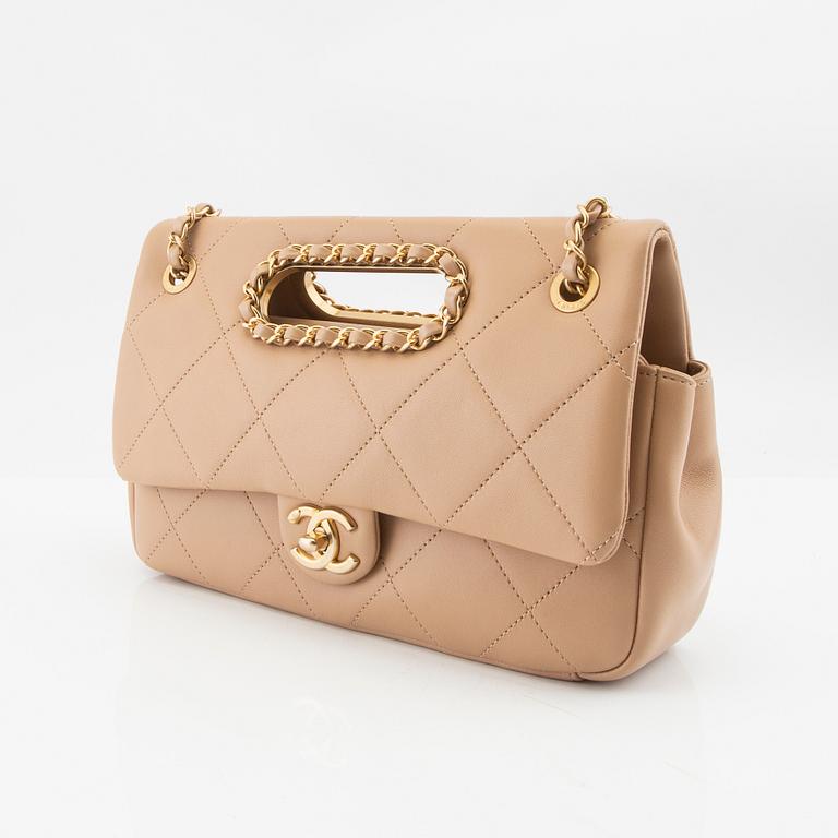 Chanel väska "A Real Catch Flap Bag Quilted Lambskin Medium".