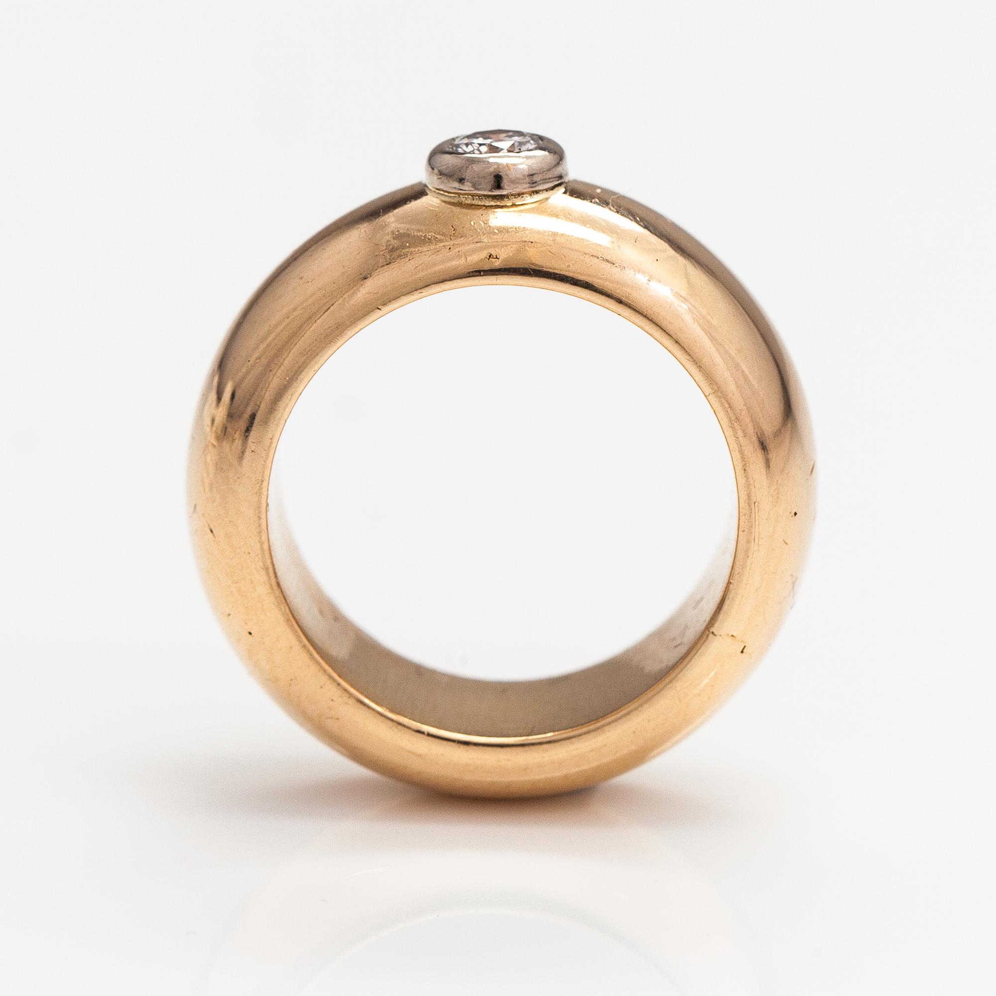 An 18K gold ring with a ca. 0.22 ct diamond. B. Ahlfors, Helsinki 1971.