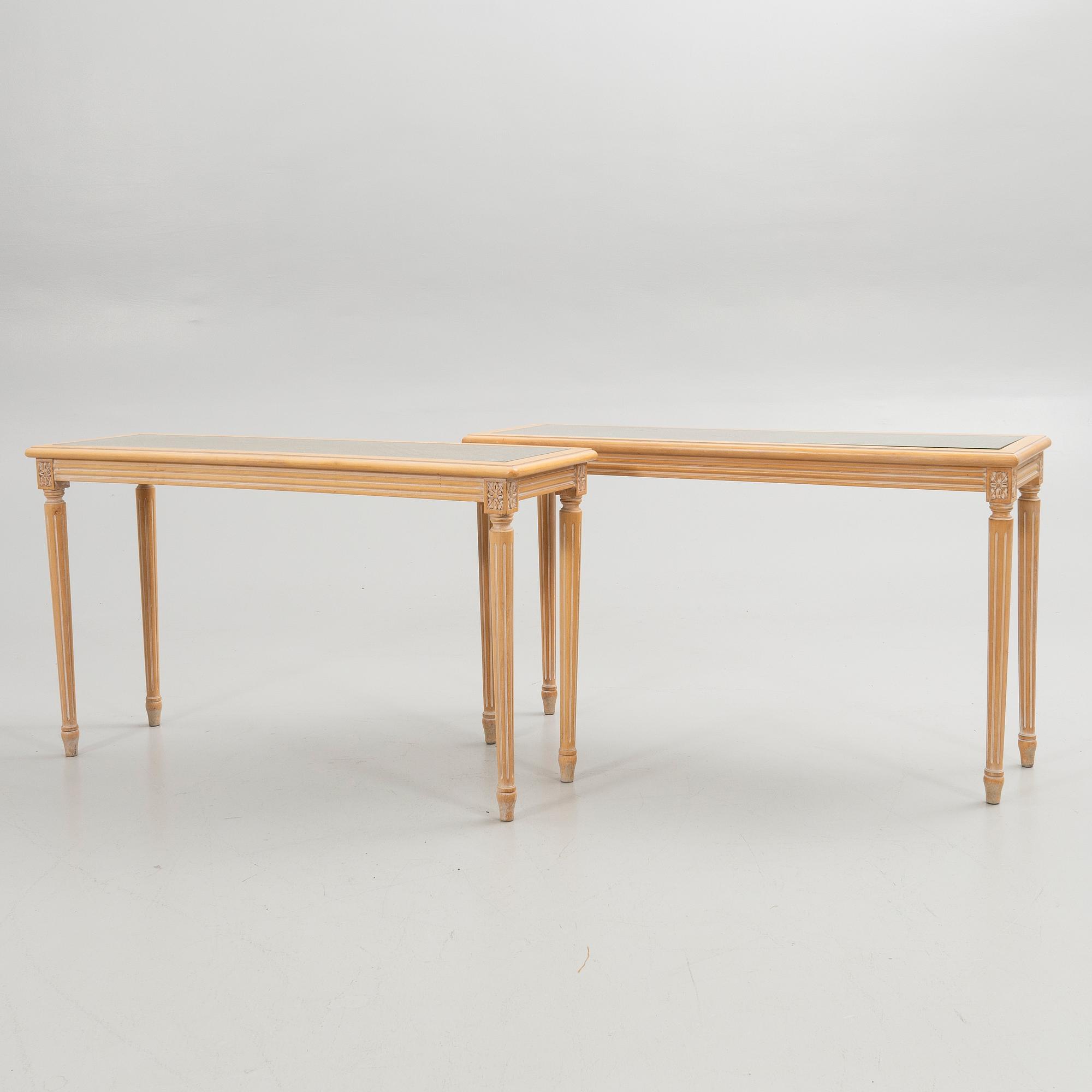 Sideboard, ett par, gustaviansk stil, 1900-talets andra hälft.