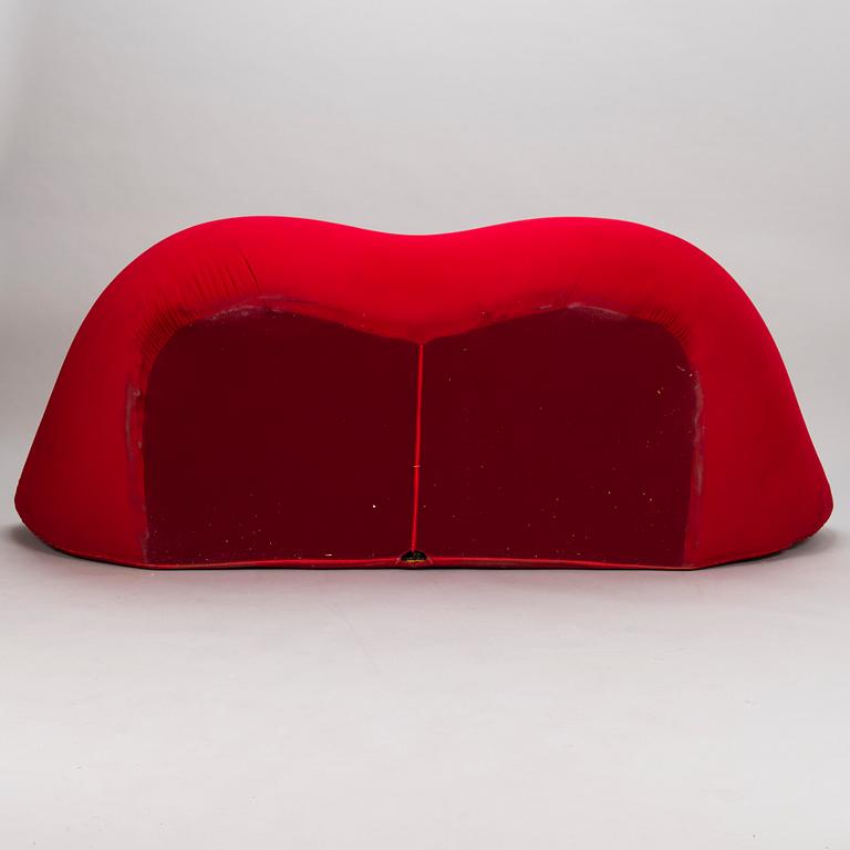 STUDIO 65, a 1986 sofa for Gufram, Italy.